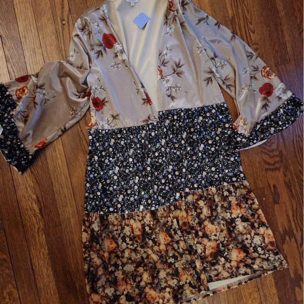 NWT- Fall floral, velvet kimono